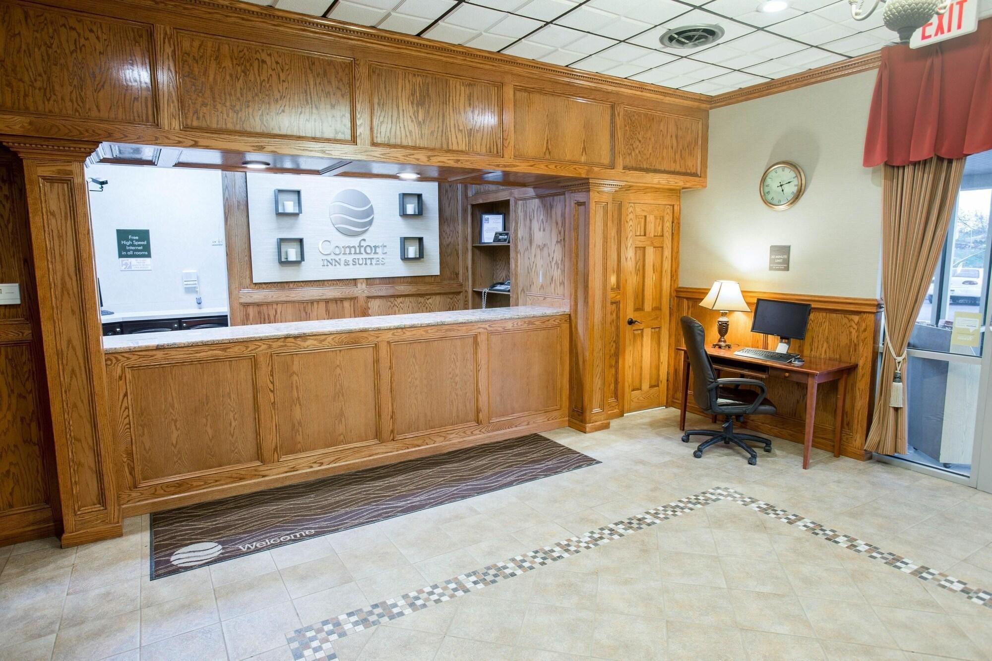 Triadelphia Comfort Inn & Suites מראה חיצוני תמונה