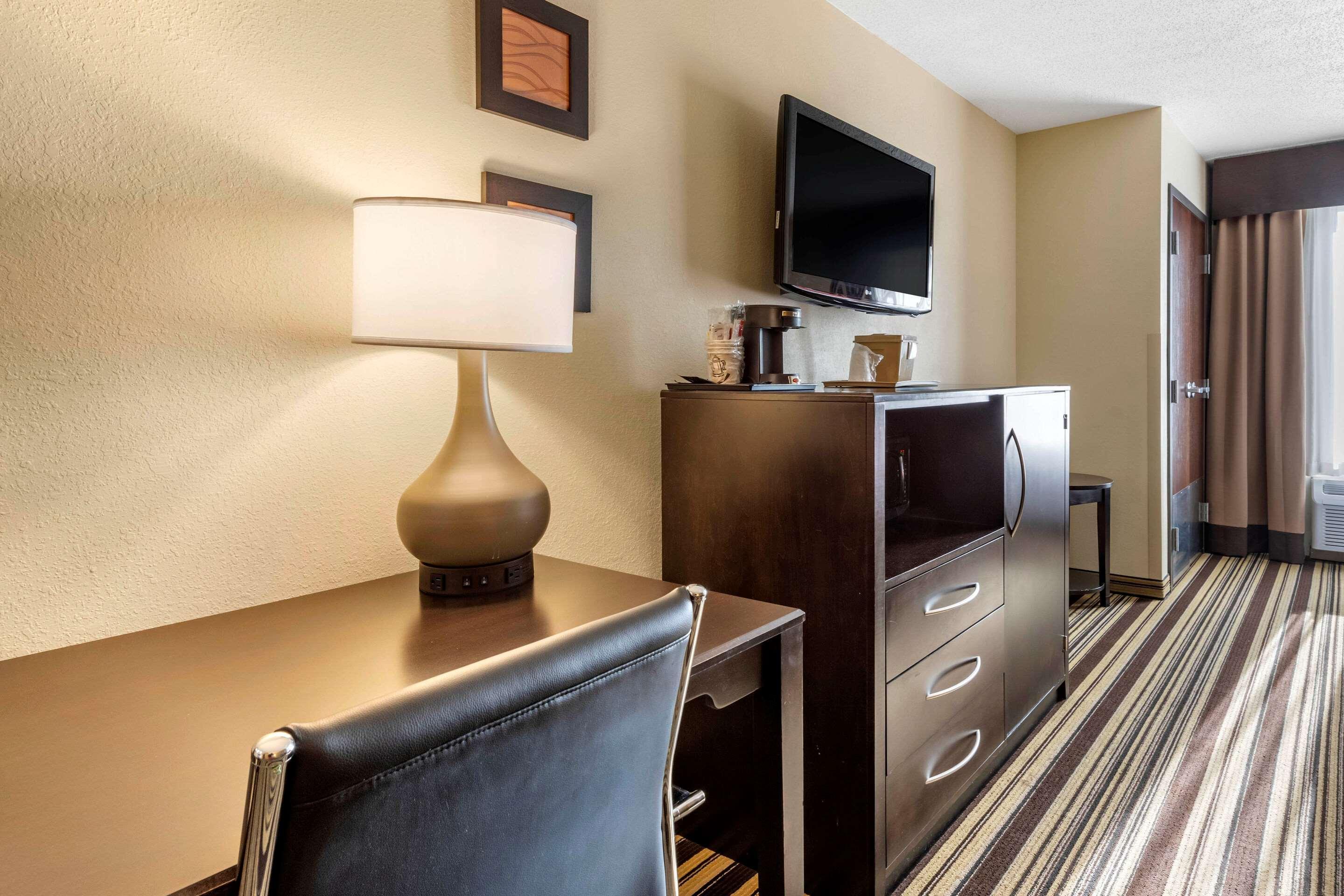 Triadelphia Comfort Inn & Suites מראה חיצוני תמונה